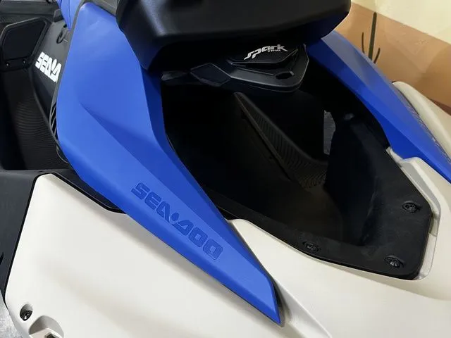 Slide: The Image of Sea-Doo Spark Trixx For 3 Rotax 900 ACE - 90 Ibr A 2025 - 10