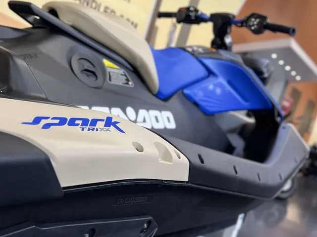 Slide: The Image of Sea-Doo Sparktrixx 2025 - 12