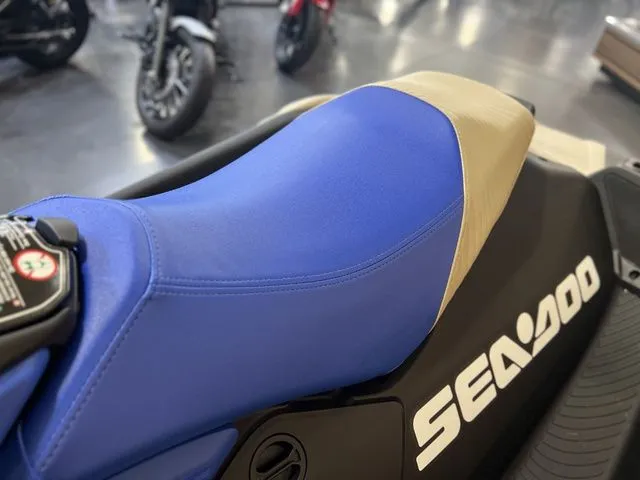 Slide: The Image of Sea-Doo Sparktrixx 2025 - 18