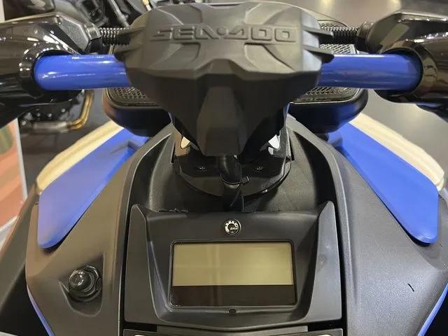 Slide: The Image of Sea-Doo Sparktrixx 2025 - 8