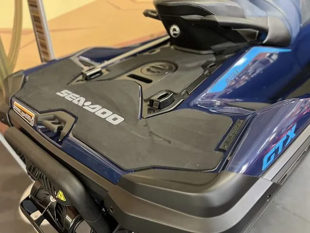 Slide: The Image of Sea-Doo GTX 230 2025 - 13