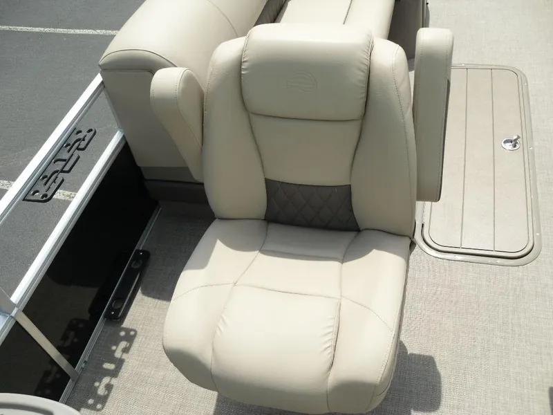 Slide: The Image of 2023 Sun Tracker Sportfish™ 24 XP3 boat seat, beige upholstery, luxurious design. - 23