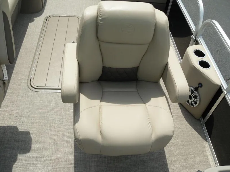 Slide: The Image of Luxurious beige captain's chair on 2023 Sun Tracker Sportfish™ 24 XP3 pontoon boat. - 25