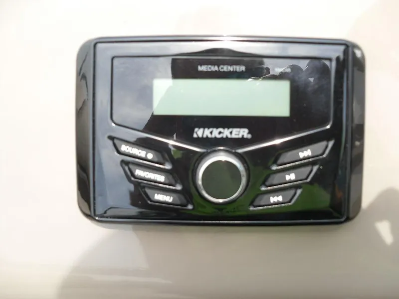 Slide: The Image of Kicker media center on 2023 Sun Tracker Sportfish™ 24 XP3 boat dashboard. - 47