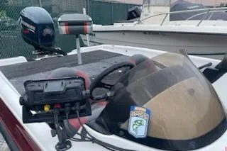 Slide: The Image of 2000 Javelin 20 Renegade boat with steering console and outboard motor. - 14