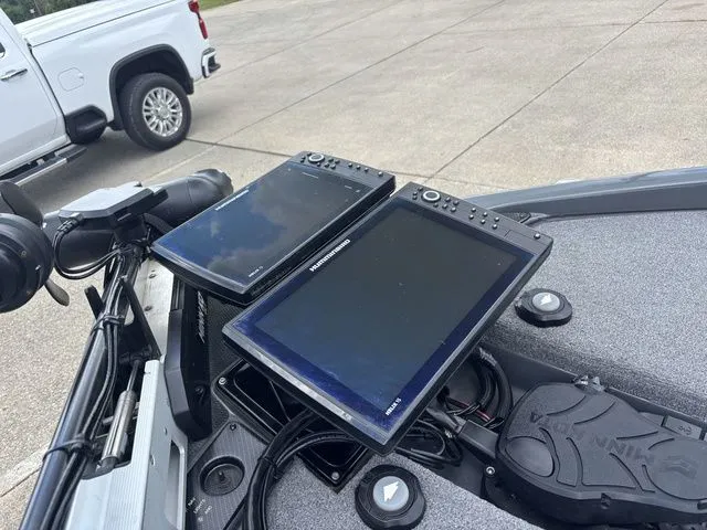 Slide: The Image of Phoenix Bass Boat 921 ELITE 2021 - 11