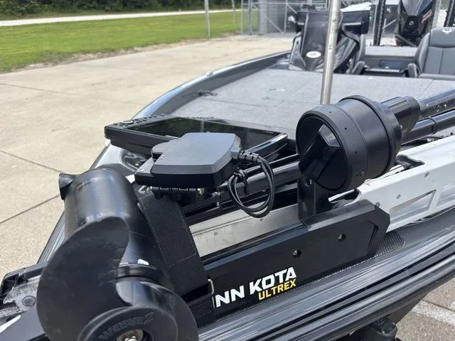 Slide: The Image of Phoenix Bass Boat 921 ELITE 2021 - 9