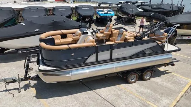 Slide: The Image of Crest Conquest 215 Tritoon 2026 - 5