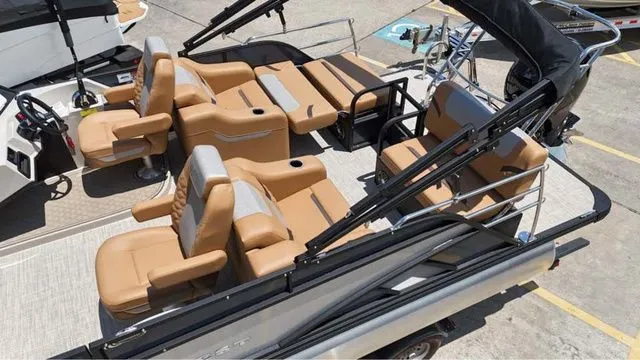 Slide: The Image of Crest Conquest 215 Tritoon 2026 - 6