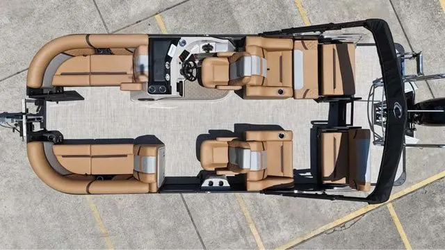 Slide: The Image of Crest Conquest 215 Tritoon 2026 - 7