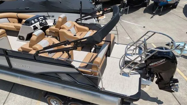 Slide: The Image of Crest Conquest 215 Tritoon 2026 - 8