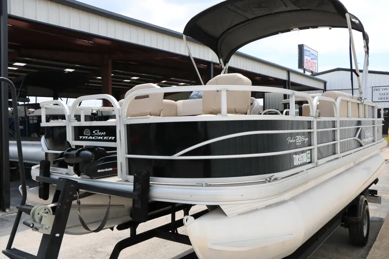 Slide: The Image of 2017 Sun Tracker Fishing Barge 20 DLX pontoon boat on trailer at dealership. - 7