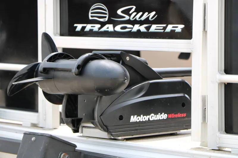 Slide: The Image of 2017 Sun Tracker Fishing Barge 20 DLX with MotorGuide Wireless trolling motor. - 8