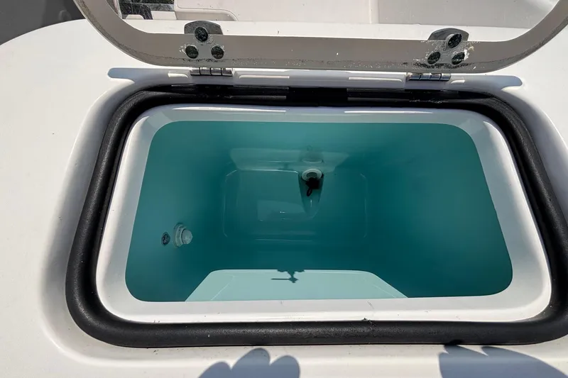Slide: The Image of Livewell compartment on a 2017 Pursuit DC 235 Dual Console boat. - 22
