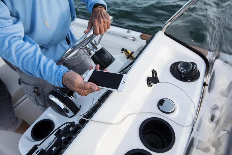 Slide: The Image of Boston Whaler 170 Montauk 2026 - 8