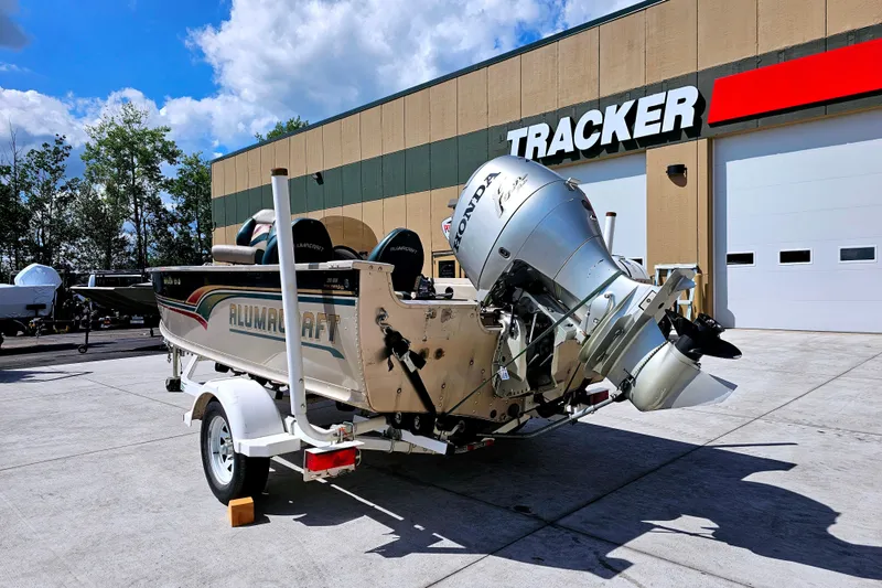 Slide: The Image of 2000 Alumacraft Navigator 165 CS boat with Honda motor at Tracker dealership. - 5