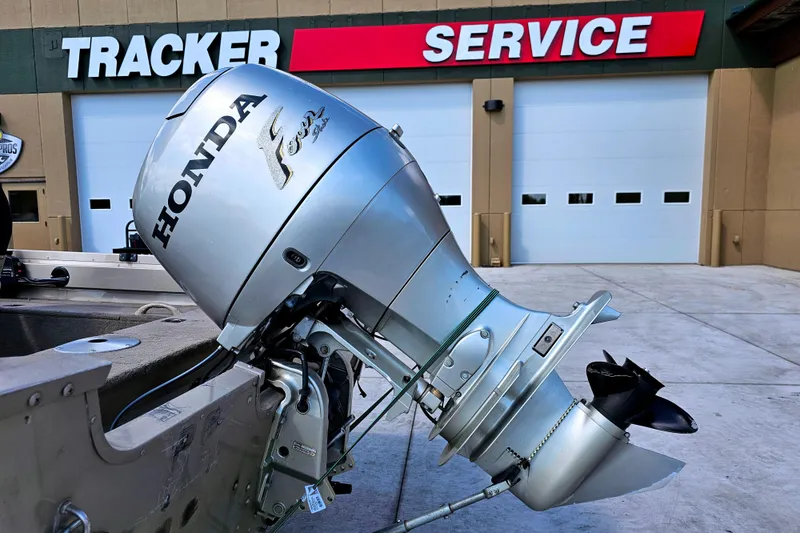 Slide: The Image of 2000 Alumacraft Navigator 165 CS with Honda outboard motor at service center. - 8