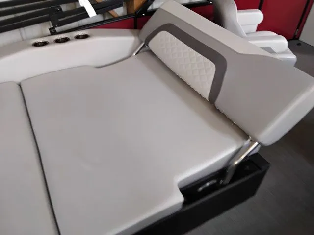 Slide: The Image of Lowe SS23DV TL 2026 - 7