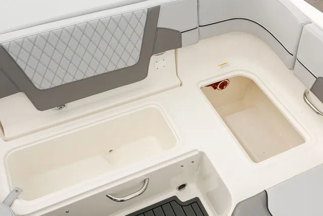 Slide: The Image of Bayliner VR6 Bowrider 2025 - 11