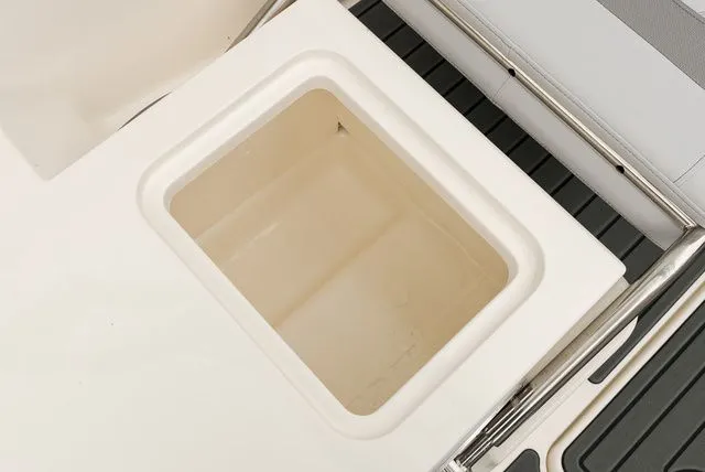 Slide: The Image of Bayliner VR6 Bowrider 2025 - 13