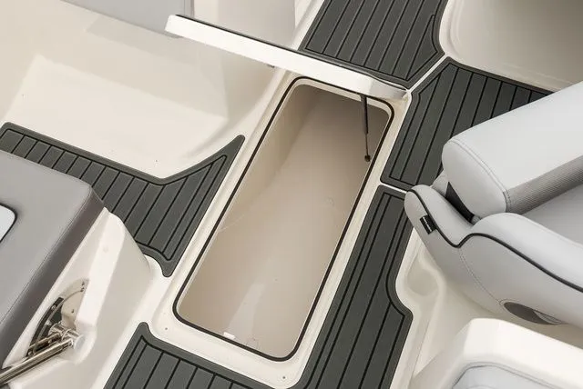 Slide: The Image of Bayliner VR6 Bowrider 2025 - 17