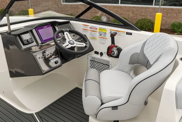 Slide: The Image of Bayliner VR6 Bowrider 2025 - 18
