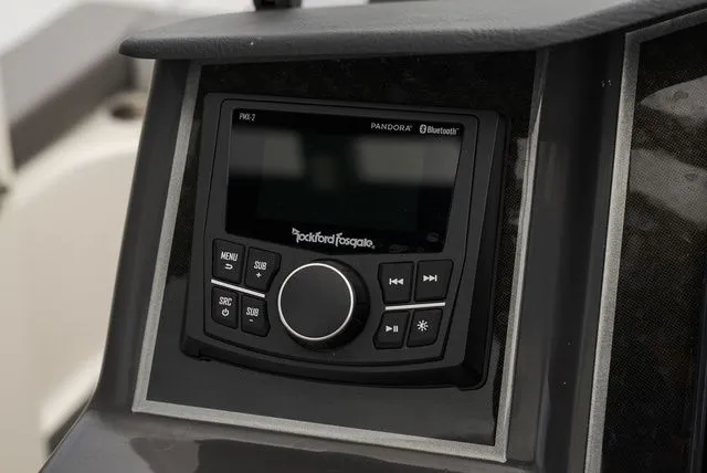 Slide: The Image of Bayliner VR6 Bowrider 2025 - 20