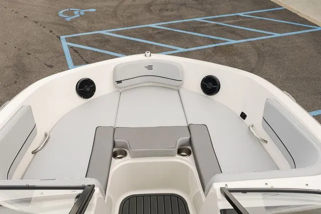Slide: The Image of Bayliner VR6 Bowrider 2025 - 22