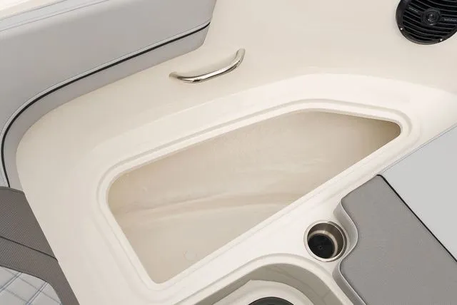 Slide: The Image of Bayliner VR6 Bowrider 2025 - 23