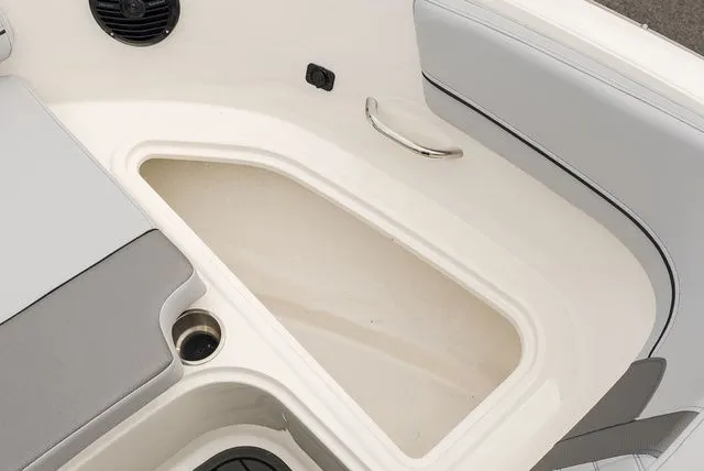 Slide: The Image of Bayliner VR6 Bowrider 2025 - 25