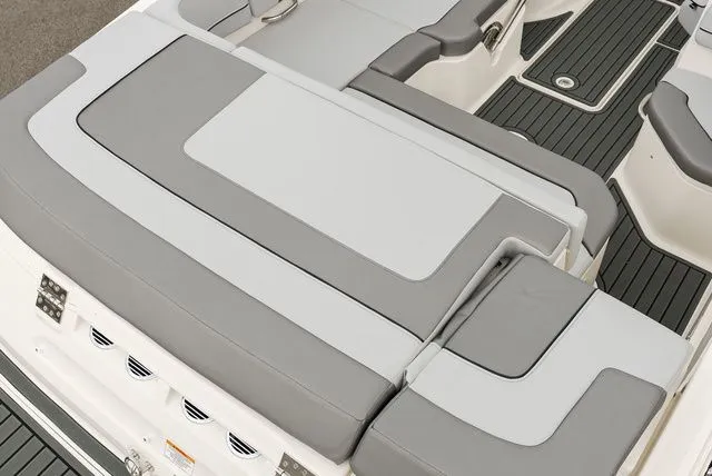 Slide: The Image of Bayliner VR6 Bowrider 2025 - 5