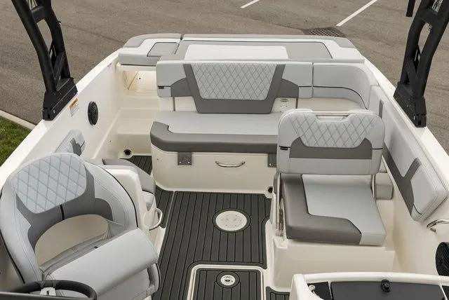 Slide: The Image of Bayliner VR6 Bowrider 2025 - 8