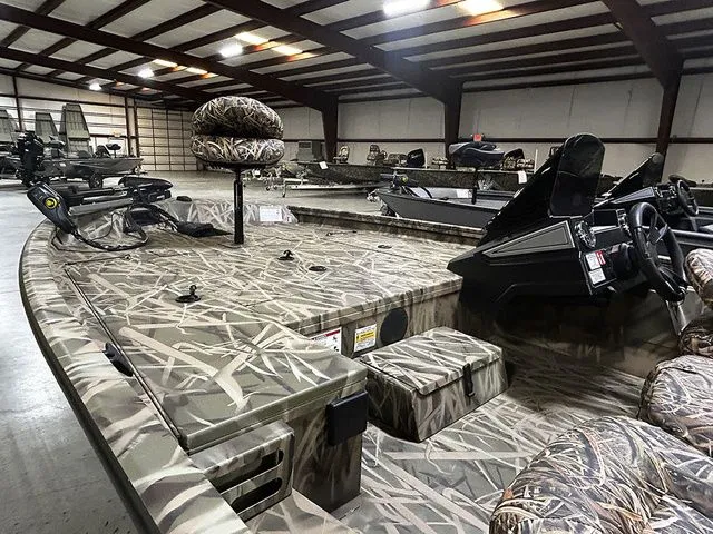 Slide: The Image of Lowe Stinger 175C 2026 - 3