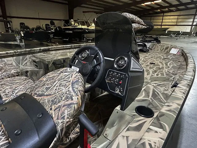 Slide: The Image of Lowe Stinger 175C 2026 - 5