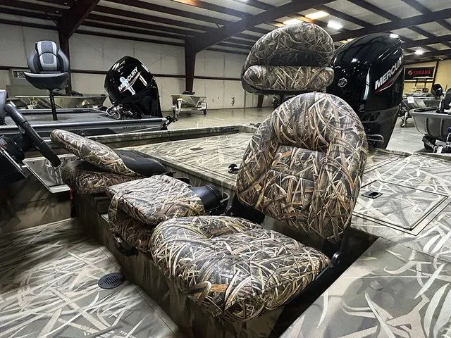 Slide: The Image of Lowe Stinger 175C 2026 - 8