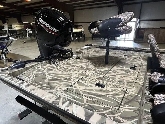 Slide: The Image of Lowe Stinger 175C 2026 - 9