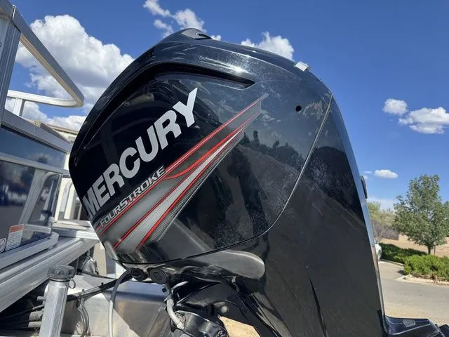 Slide: The Image of Sun Tracker Fishin' Barge 20 DLX 2017 - 11