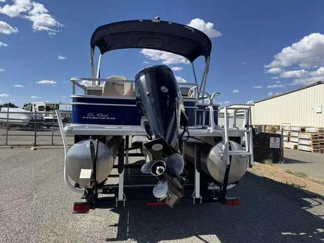 Slide: The Image of Sun Tracker Fishin' Barge 20 DLX 2017 - 12