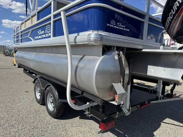 Slide: The Image of Sun Tracker Fishin' Barge 20 DLX 2017 - 13