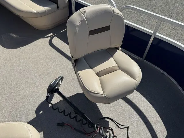 Slide: The Image of Sun Tracker Fishin' Barge 20 DLX 2017 - 20