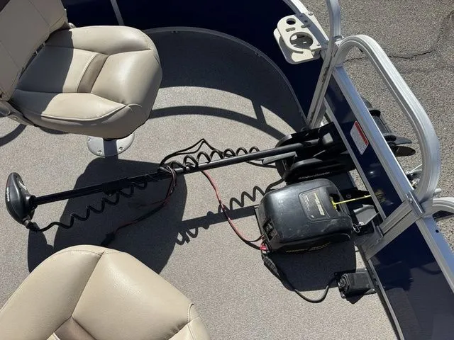 Slide: The Image of Sun Tracker Fishin' Barge 20 DLX 2017 - 22