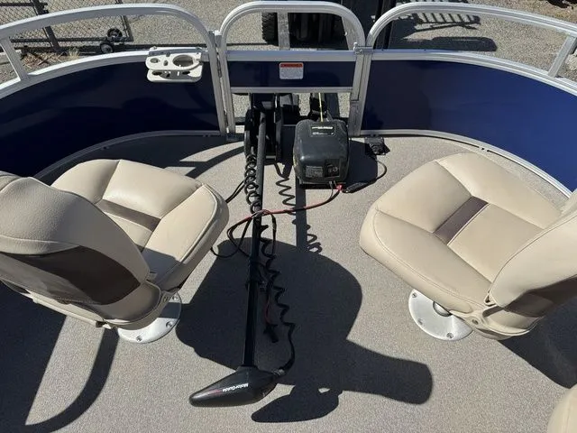 Slide: The Image of Sun Tracker Fishin' Barge 20 DLX 2017 - 24