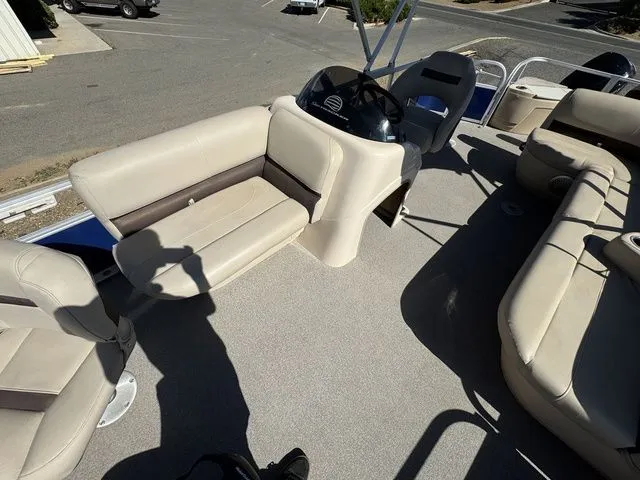 Slide: The Image of Sun Tracker Fishin' Barge 20 DLX 2017 - 27