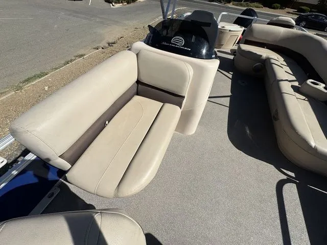 Slide: The Image of Sun Tracker Fishin' Barge 20 DLX 2017 - 28