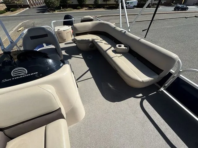 Slide: The Image of Sun Tracker Fishin' Barge 20 DLX 2017 - 29