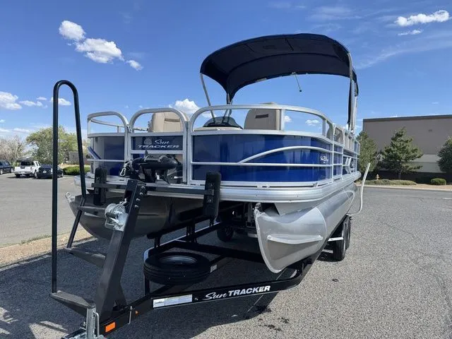 Slide: The Image of Sun Tracker Fishin' Barge 20 DLX 2017 - 3