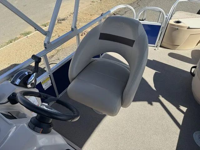 Slide: The Image of Sun Tracker Fishin' Barge 20 DLX 2017 - 32