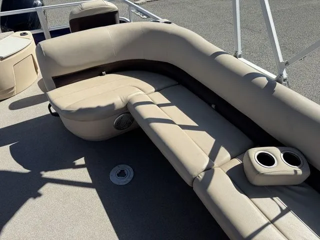 Slide: The Image of Sun Tracker Fishin' Barge 20 DLX 2017 - 33