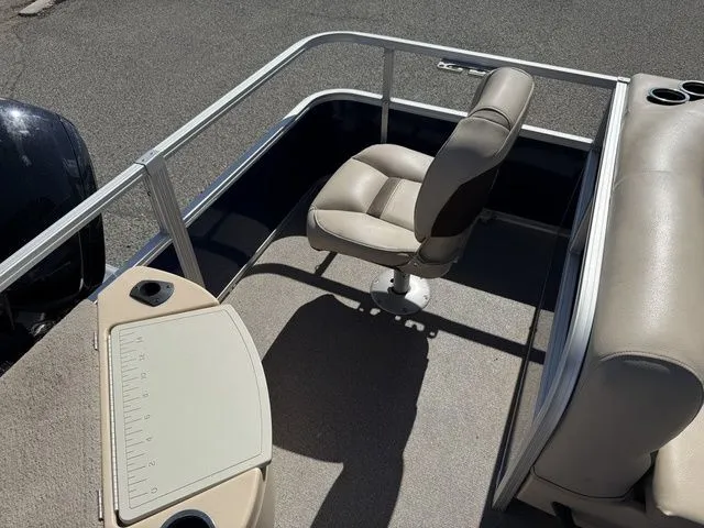 Slide: The Image of Sun Tracker Fishin' Barge 20 DLX 2017 - 35