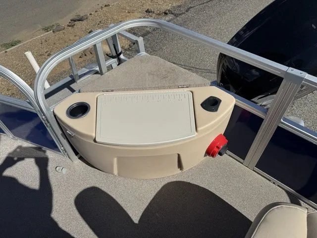 Slide: The Image of Sun Tracker Fishin' Barge 20 DLX 2017 - 37